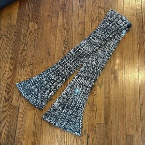 Aeropostale Black & White Knit Scarf